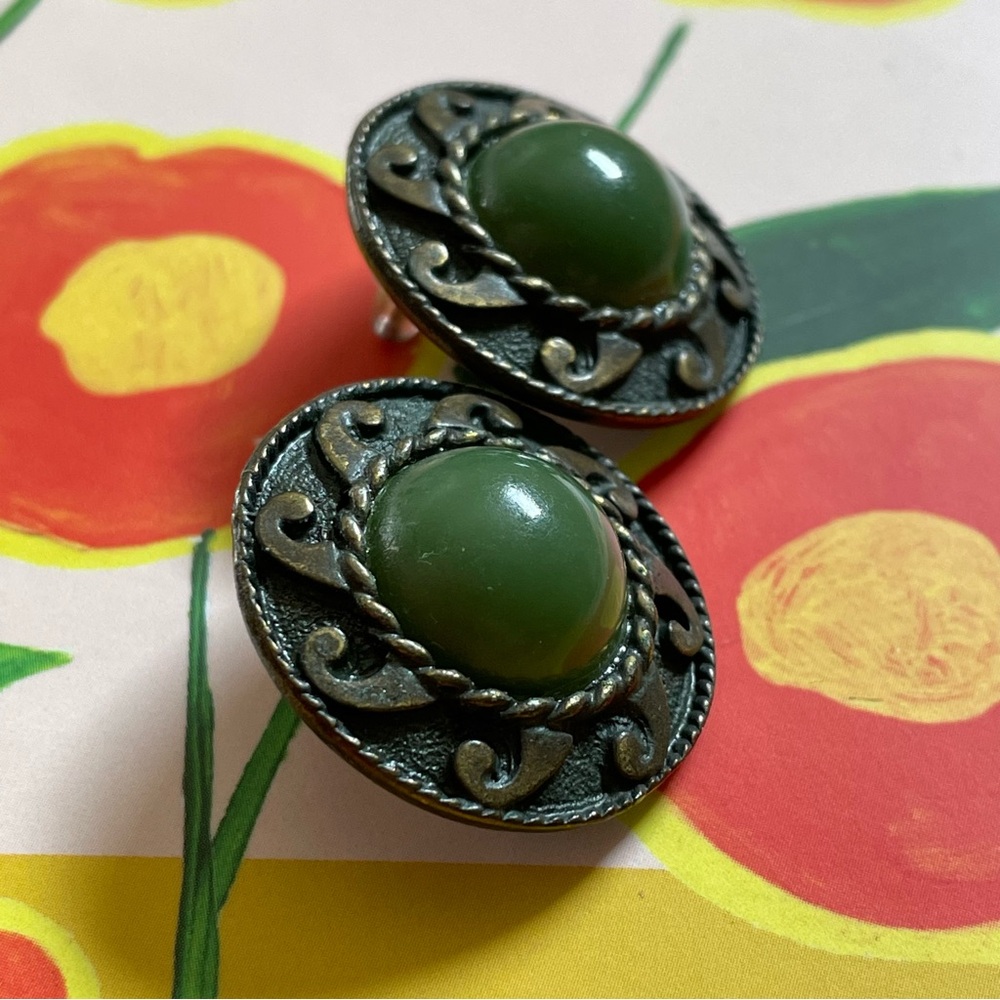 Vintage Arts & Crafts style disc post earrings green acrylic/lucite cabochons